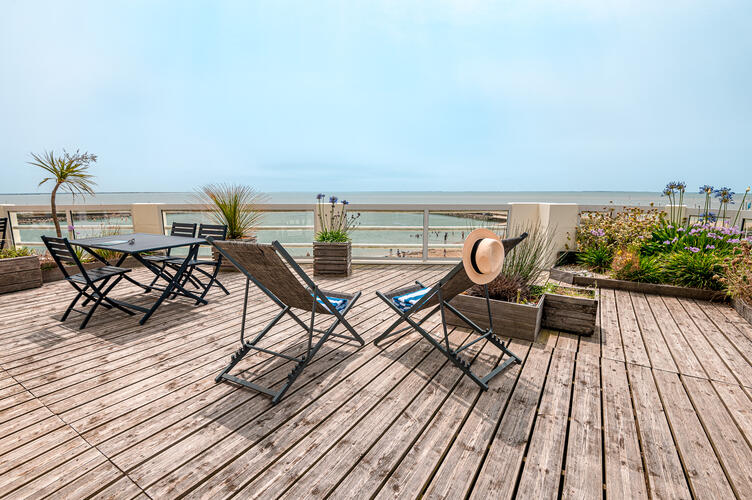 Terrasse au dessus de la plage, vue sur Noirmoutier